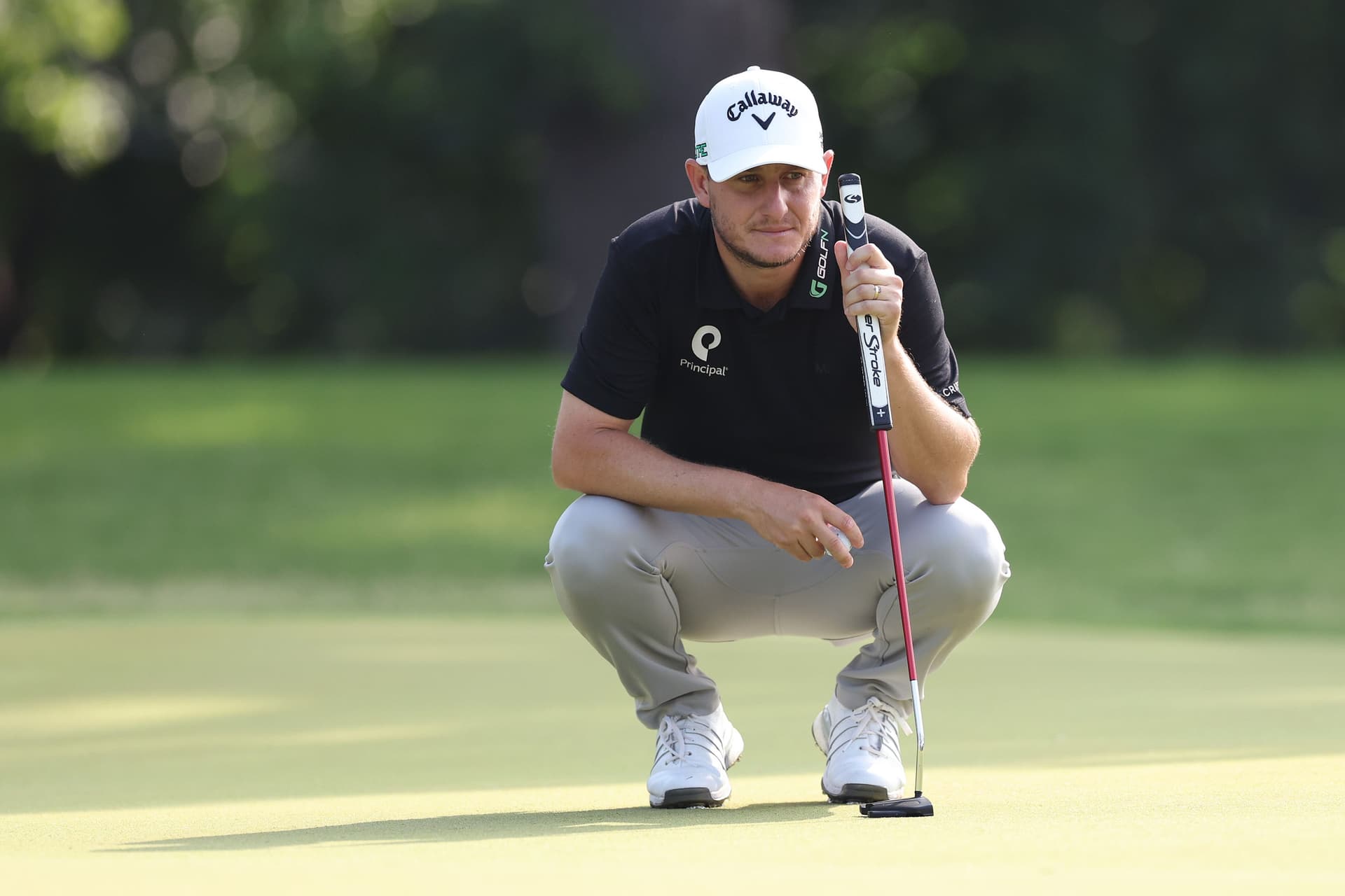 Grillo lining up putt